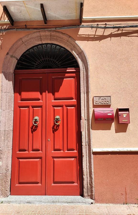 La Casa Sulla Piazza Lejlighed Bosa Eksteriør billede